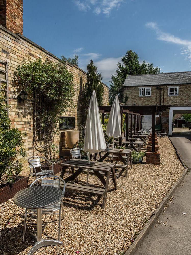 Longs Hotel & Inn Woburn Exterior photo