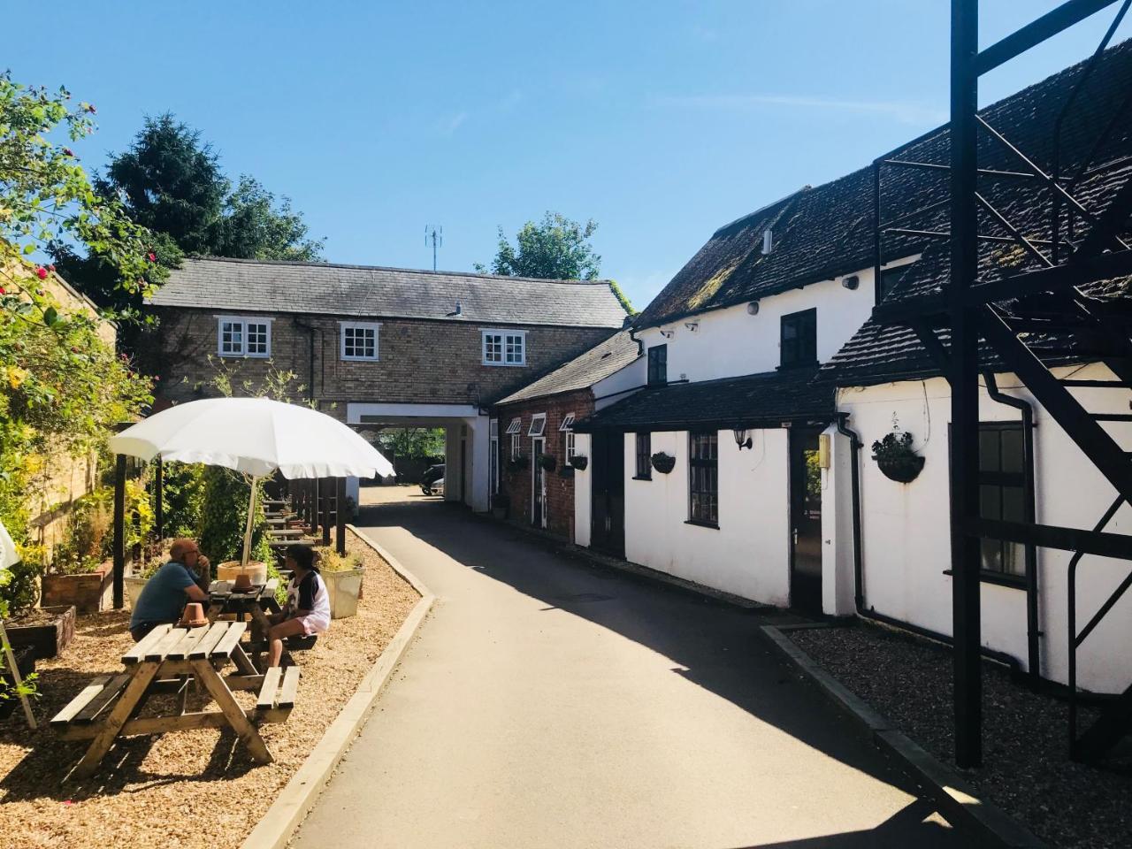 Longs Hotel & Inn Woburn Exterior photo
